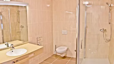 Chorvátsko - ostrov Rab - Lopar - Lopar Sunny hotel - kúpeľňa