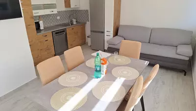 Chorvátsko - Vodice - Srima - apartmány Danu - štvorlôžkový apartmán s dvomi prístelkami - denná miestnosť Chorvátsko - Vodice - Srima - apartmány Danu - štvorlôžkový apartmán s dvomi prístelkami - denná miestnosť