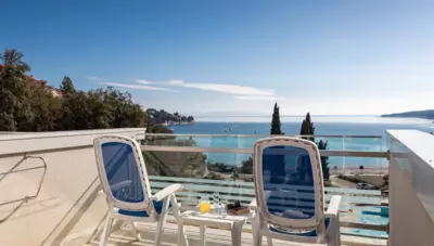 Chorvátsko - Istria - Rabac - hotel Mimosa - balkón morská strana Chorvátsko - Istria - Rabac - hotel Mimosa - balkón morská strana