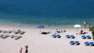 Chorvátsko - Podgora - Hotel Aurora - pláž Chorvátsko - Podgora - Hotel Aurora - pláž