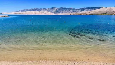 Chorvátsko - ostrov Pag - Pag - hotel Pagus - pláž Chorvátsko - ostrov Pag - Pag - hotel Pagus - pláž