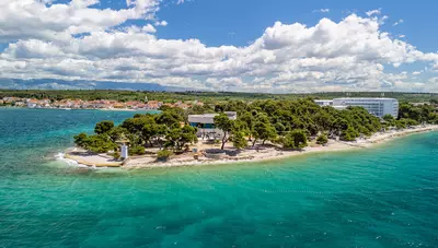 Chorvátsko - Petrčane - hotel Pinija - pohľad na hotel