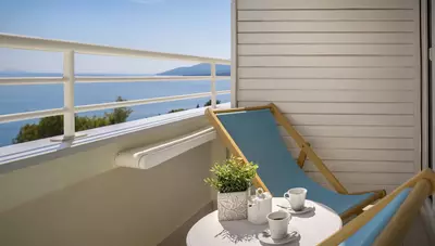 Chorvátsko - Istria - Rabac - Rabac Sunny Hotel & Residence - izba - balkón Chorvátsko - Istria - Rabac - Rabac Sunny Hotel & Residence - izba - balkón