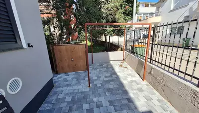 Chorvátsko - Vodice - Blata - apartmány Bristak - sušiak na prádlo