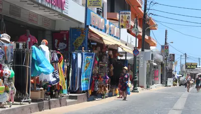 Rhodos - Ulica vo Faliraki Rhodos - Ulica vo Faliraki