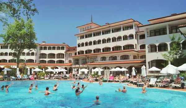 Bulharsko - Slnečné pobrežie - Royal Palace Helena Park - bazén