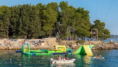 Chorvátsko - ostrov Krk - Krk - Krk Sunny Hotel - pláž Dražica Chorvátsko - ostrov Krk - Krk - Krk Sunny Hotel - pláž Dražica