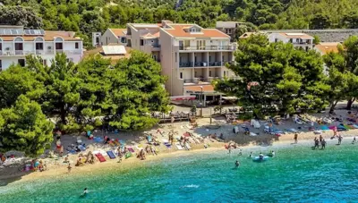 Chorvátsko - Gradac - hotel Nano - pláž Chorvátsko - Gradac - hotel Nano - pláž