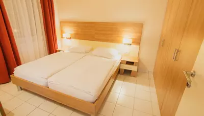 Chorvátsko - ostrov Ugljan - Kukljica - Holiday Park Zelena Punta - apartmán 1/4+1 - spálňa Chorvátsko - ostrov Ugljan - Kukljica - Holiday Park Zelena Punta - apartmán 1/4+1 - spálňa