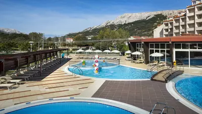 Chorvátsko - ostrov Krk - Baška - Atrium Baška Residence - bazény (hotel Corinthia)