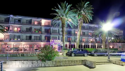 Chorvátsko - Podgora - Hotel Sirena - hotel večer