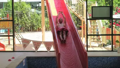 Bulharsko - Slnečné pobrežie - hotel Mena Palace - šmykľavka Bulharsko - Slnečné pobrežie - hotel Mena Palace - šmykľavka