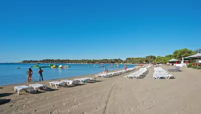 Chorvátsko - Medulin - hotel Arena Holiday - pláž Chorvátsko - Medulin - hotel Arena Holiday - pláž