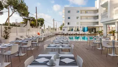 Španielsko-Mallorca-Cala Ratjada- hotel Triton Beach- terasa