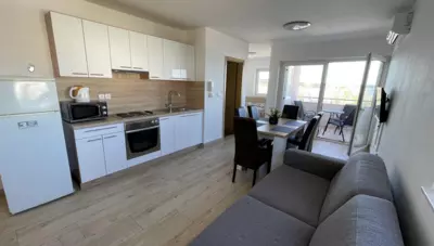 Chorvátsko - Vodice - Srima - apartmány Adria - dvojlôžkový apartmán s dvomi prístelkami - denná miestnosť Chorvátsko - Vodice - Srima - apartmány Adria - dvojlôžkový apartmán s dvomi prístelkami - denná miestnosť