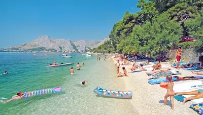 Chorvátsko - Omiš - Brzet - hotel Brzet - pláž Chorvátsko - Omiš - Brzet - hotel Brzet - pláž