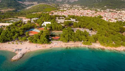 Chorvátsko - Makarska - Makarska Sunny Resort - pláž Chorvátsko - Makarska - Makarska Sunny Resort - pláž