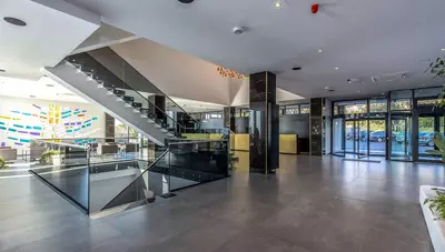 Chorvátsko - Crikvenica - hotel Ad Turres - recepcia a lobby bar