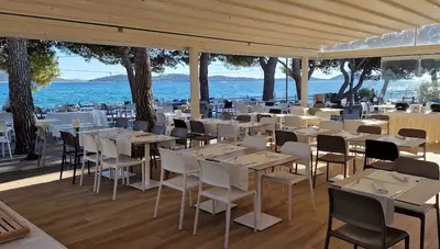 Chorvátsko - Vodice - Villa Arausa - terasa reštaurácie Chorvátsko - Vodice - Villa Arausa - terasa reštaurácie