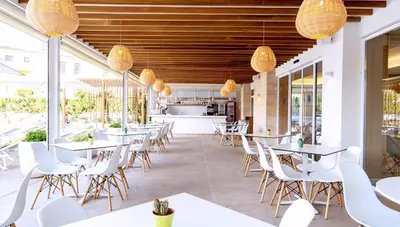 Mallorca - Cala Millor - hotel Ibersol Siurell - terasa s barom