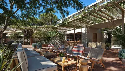 Chorvátsko - o.Rab - Suha Punta - Arba Resort - bar pri bazéne Chorvátsko - o.Rab - Suha Punta - Arba Resort - bar pri bazéne