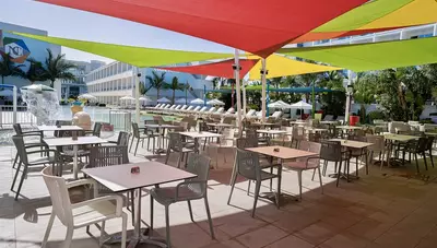 Cyprus - Ayia Napa - Hotel Nicholas Color - bar pri bazéne Cyprus - Ayia Napa - Hotel Nicholas Color - bar pri bazéne