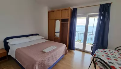 Chorvátsko - Omiš - Dom Galebka - päťlôžkový apartmán - spálňa Chorvátsko - Omiš - Dom Galebka - päťlôžkový apartmán - spálňa