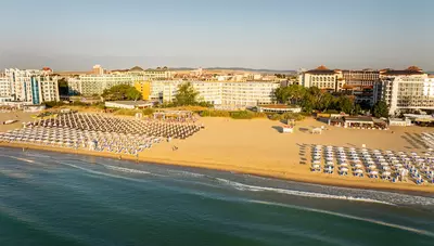 Bulharsko - Slnečné pobrežie - hotel AluaSoul - pláž s hotelom