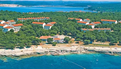 Chorvátsko - Istria - Poreč - apartmány Lanterna Sunny Resort by Valamar - pohľad na apartmány
