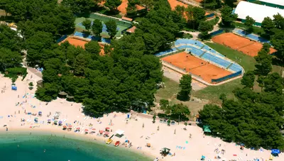 Chorvátsko - Makarska - Makarska Sunny Resort - pláž Chorvátsko - Makarska - Makarska Sunny Resort - pláž