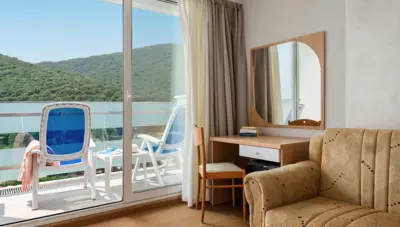 Chorvátsko - Istria - Rabac - hotel Narcis - trojlôžková izba na morskú stranu
