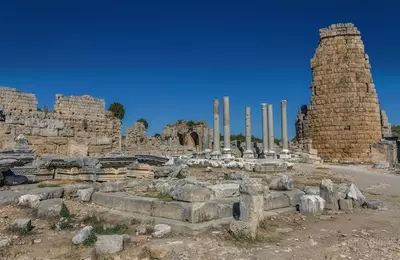 Perge - Aspendos - Kursunlu - pozostatky antického mesta v Perge