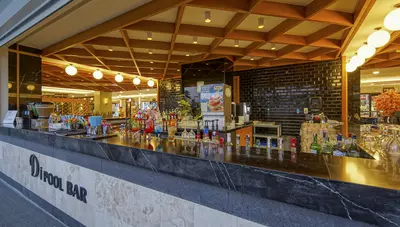 Turecko - Side - hotel Diamond De Luxe - bar pri bazéne