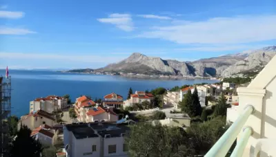 Chorvátsko - Omiš - Apartmány Musac - výhľad z domu