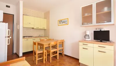 Taliansko - Bibione - apartmány Tiepolo - typo B3+2 - kuchyňa