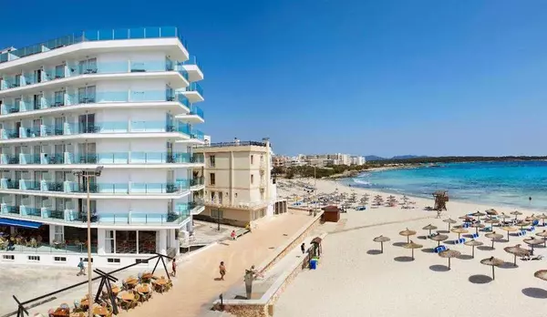 Universal Hotel Perla