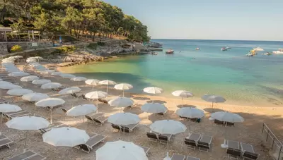 Chorvátsko - ostrov Lišinj - Mali Lošinj - hotel Vespera - pláž