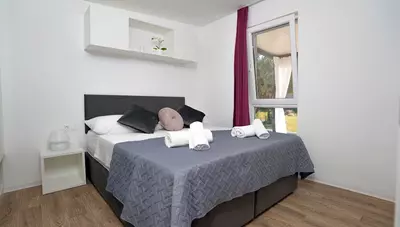 Chorvátsko - Sv.Filip i Jakov - Mobilhomy a apt. Adriatic - mobilhom - spálňa