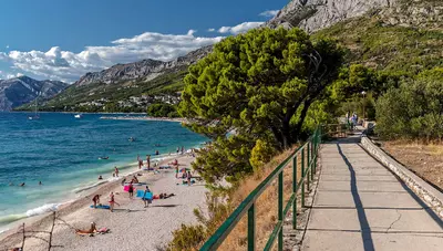 Chorvátsko - Baška Voda - pláž Chorvátsko - Baška Voda - pláž