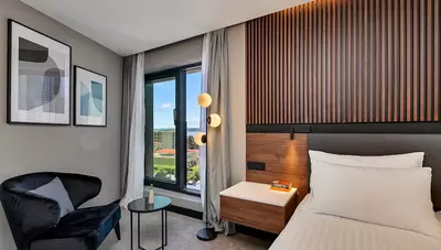 Chorvátsko - Baška Voda - hotel Noemia - izba s francúzskym balkónom