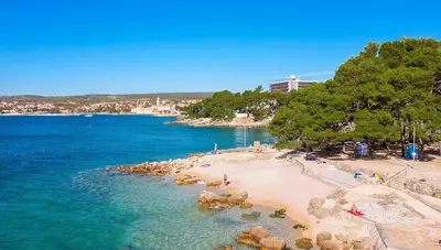 Chorvátsko - ostrov Krk - Krk - Krk Sunny Hotel - pláž Koralj Chorvátsko - ostrov Krk - Krk - Krk Sunny Hotel - pláž Koralj