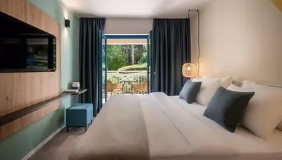 Chorvátsko - ostrov Krk - Krk - Krk Sunny Hotel - izba Superior s balkónom na parkovú stranu Chorvátsko - ostrov Krk - Krk - Krk Sunny Hotel - izba Superior s balkónom na parkovú stranu