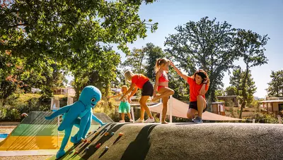 Chorvátsko - o.Krk - Njivice - Magal Hotel by Aminess - ihrisko - animácie