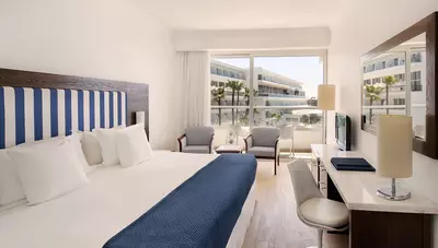 Cyprus - Ayia Napa - Hotel Grecian Sands - dvojlôžková izba bočne orientovaná na morskú stranu