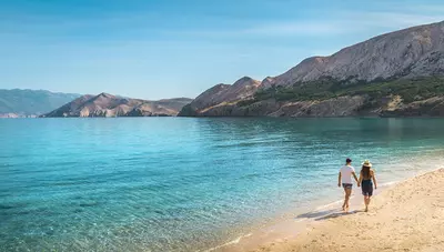 Chorvátsko - ostrov Krk - Baška - Atrium Baška Residence - pláž