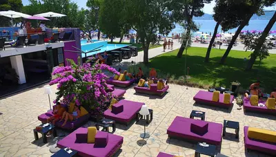 Chorvátsko - Biograd - Biograd na moru - hotel Adriatic - terasa Chorvátsko - Biograd - Biograd na moru - hotel Adriatic - terasa