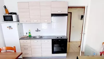 Chorvátsko - Biograd na Moru - apartmány Stipe - kuchynský kút Chorvátsko - Biograd na Moru - apartmány Stipe - kuchynský kút