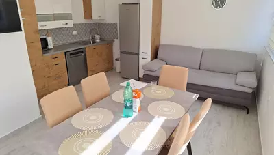 Chorvátsko - Vodice - Srima - apartmány Danu - štvorlôžkový apartmán s dvomi prístelkami - denná miestnosť Chorvátsko - Vodice - Srima - apartmány Danu - štvorlôžkový apartmán s dvomi prístelkami - denná miestnosť