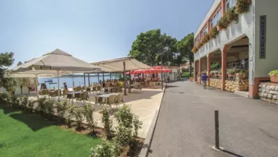 Chorvátsko - Pula-Banjole - Hotel Centinera - terasa reštaurácie Chorvátsko - Pula-Banjole - Hotel Centinera - terasa reštaurácie