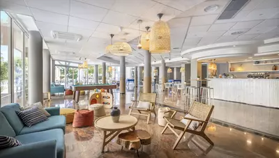 Chorvátsko - ostrov Krk - Baška - hotel Corinthia Baška - lobby bar